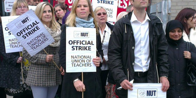 NUT Members Strike to Defend Teaching Assistant Posts